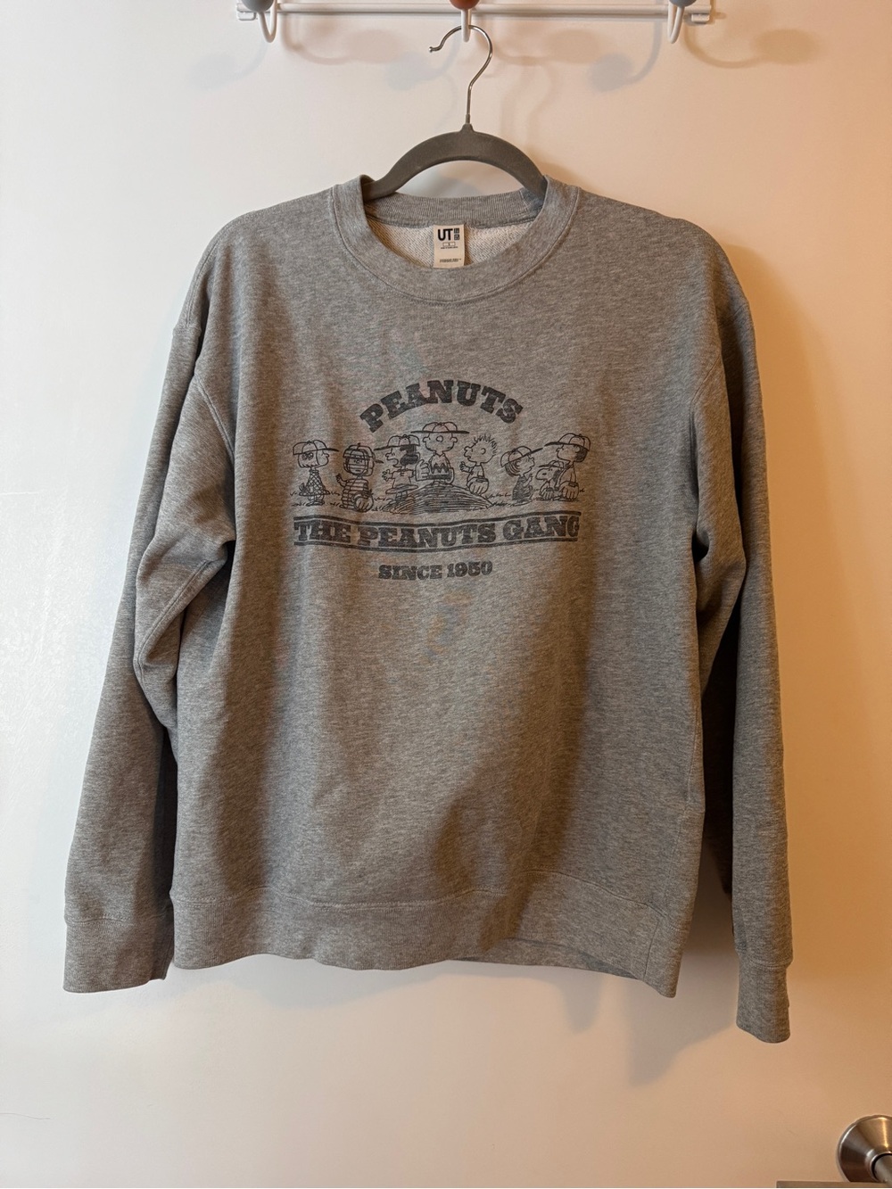 Uniqlo Gray Peanuts Graphic Crewneck Sweatshirt